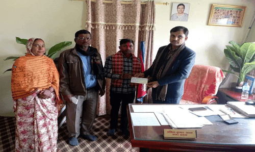 SEE मा अधिक मार्क ल्याउने विधार्थीलाई मेयर यादवको ५१ हजार रुपैयाँ सहयोग