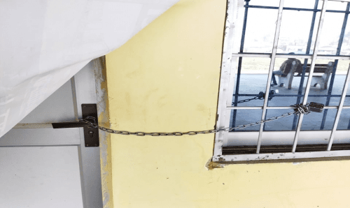 नेपाल रेल्वे कार्यालयमा कर्मचारीहरुले हाने ताला