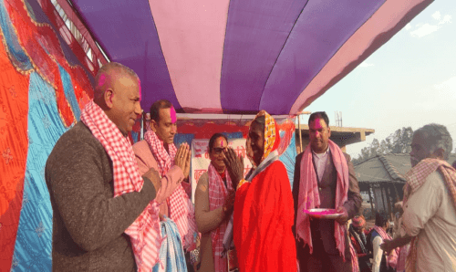 एमालेसहित अन्य पार्टी छाडेर सयौँ जना नेपाली काँग्रेसमा