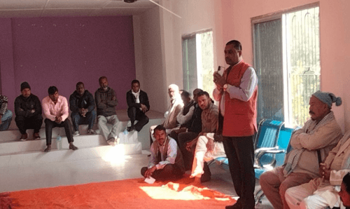 धनुषामा नेपाली काँग्रेसका सभापतिका उम्मेदवार योगेन्द्र पँजीयार घरदैलौमा