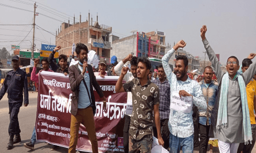 नागरिकता विहिन नागरिकहरु सडकमा सरकारसँग नागरिकता माग्दै