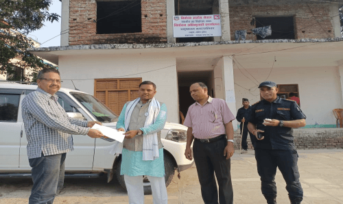 धनुषाधाम नगरपालिकामा जनमत पार्टीबाट मेयरमा महतोले गराए उम्मेदवारी दर्ता