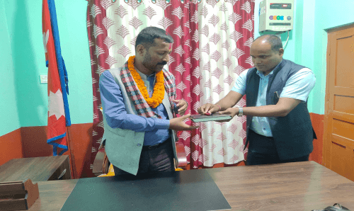 शहिदनगरका नयाँ नगर प्रमुख यादवको निर्णयः फूसको घरमा जस्तापाता, गरिबलाई बिजुली निःशुल्क
