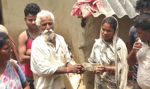 मोसा दुर्घटनामा परी मृत्यू भएका मण्डल परिवारलाई गैर आवासीय मधेशी सँघको आर्थिक सहयोग