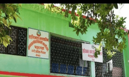 शहिदनगरमा खस्किदै शिक्षा, बालबालिकाले अझै पाएनन किताब