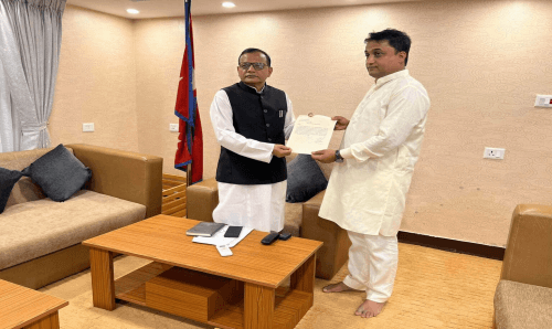 जसपाबाट चुनाव लडन मधेश प्रदेशका मुख्यन्यायधिवक्ता दिपेन्द्र झाले ठोके राजीनामा