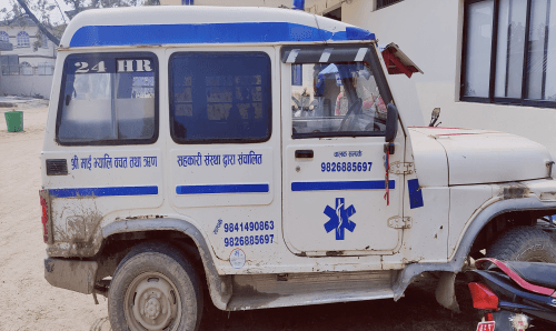 जनकपुरः विरामी बोक्ने एम्बुलेन्समा विस्फोटकसहित २५ लाख बराबरको तस्करीको समान