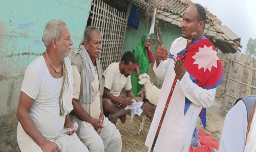 तीन पुराना अनुहारबीच लौरो लिएर एक्लै खडा स्वतन्त्र उम्मेदवार 'श्रवण साह'