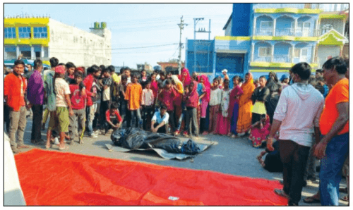 सडकमा लास राखेर सडक अवरुद्ध