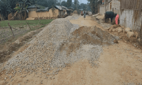 मिर्चैयाः आफ्नो पार्टीको मान्छे नभएको भन्दै जमिन अतिक्रमण गरी सडक, अदालत गुहार्दै जग्गा धनी