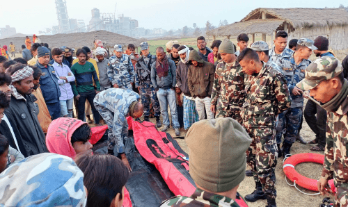 डुबेका युवक खोजतलास गर्न सेनाको टोली पोखरीमा