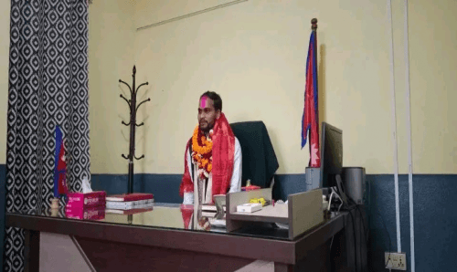 किसान आन्दोलन तताएका मधेश प्रदेशका कृषि राज्यमन्त्री यादवले गरे पदभार ग्रहण