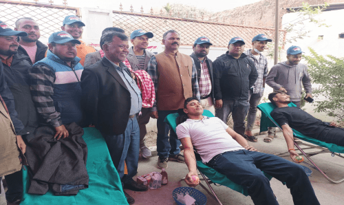 तरुण दल सिरहाद्धारा रक्तदान, दुई दर्जन कार्यकर्ताद्धारा रक्तदान