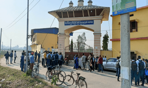 गोलबजार क्याम्पसमा तालाबन्दी, १२ बजेदेखि परीक्षाको रुटिन, क्याम्पस चिफलाई चुनौति