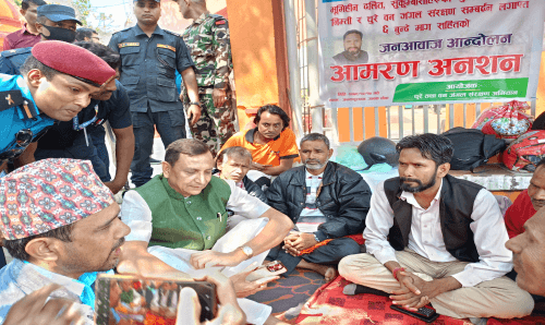 एक्सनमा मुख्यमन्त्री यादव, एक दिन नबित्दै अभियानीले तोडे आमरण अनसन