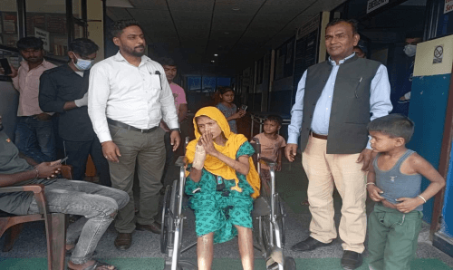 जनकपुरः अस्पतालमा बन्धक बनेकी मन्तोरिया सबैलाका मेयर यादवको सहयोगमा फर्किन घर