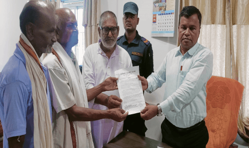 हँसपुरमा जनजाती सुविधाको लागि मेयरमाथि पूर्वमेयरको आन्दोलन