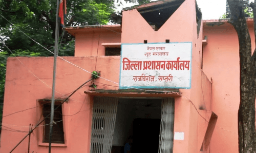 सप्तरीको सिडिओ अफिसको बेतिथि लुकाउन पत्रकारमाथि सिडिओको धम्की, समाजिक सँजालमा ट्रोल