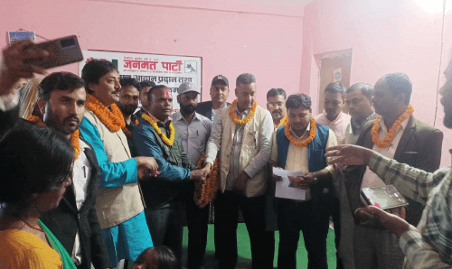 धनुषाधाममा जनमतको शुभकामना आदान प्रदानसहित दर्जनौले गरे पार्टी प्रवेश