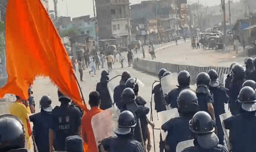 राम नवमीको शोभायात्रामा मुस्लिम समुदायको अवरोध, दर्जनौ राउण्ड आश्रुग्यास प्रहार, ५ प्रहरी घाईते