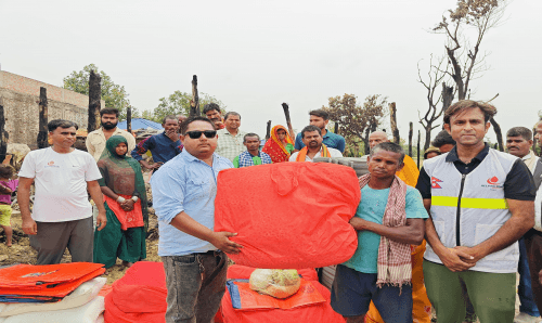 मिर्चैयाको आगलागि पीडितलाई हेल्पिन हर्टको राहत