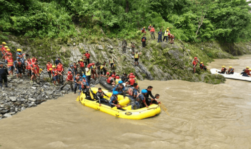 पहिरो प्रलयपछि रौतहटको गरुडा र बौद्धिमाई शोकमा, सैनिक छोरालाई आर्शिवाद दिन जाँदै थिए परिवार !