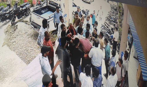 मधेशका स्वास्थ्यमन्त्री सिँह एक्सनमा, जनस्वास्थ्य प्रयोगशालामा धक्कामुक्की