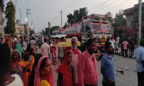 मेलामा केटी नचाउनुपर्छ भन्दै जनकपुरमा प्रहरी र स्थानीयबीच झडप, अवस्था तनावग्रस्त !