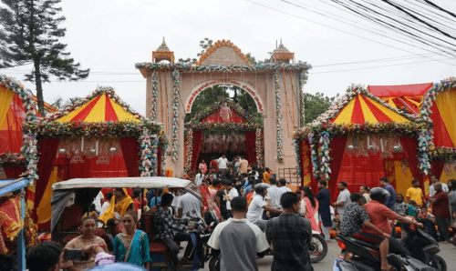 जनकपुरको राजदेवी मन्दिरमा दर्शनार्थीको भीड, 'छपरी ग्याँग' उपर हिन्दु सम्राट सेनाको निगरानी