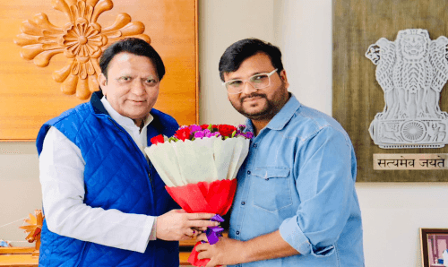 आजपा नेता विजय यादव भारतीय नेताहरुसँगको भेटघाटमा