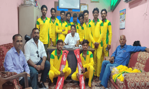 कमला नगरपालिका वडा नं. ३ का क्रिकेट खेलाडीहरुलाई वडाध्यक्षको जर्सी