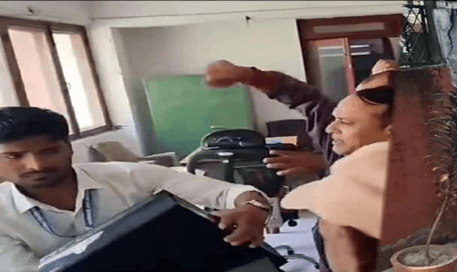 लोसपाका पूर्व साँसद परमेश्वरले कुटे कर्मचारी