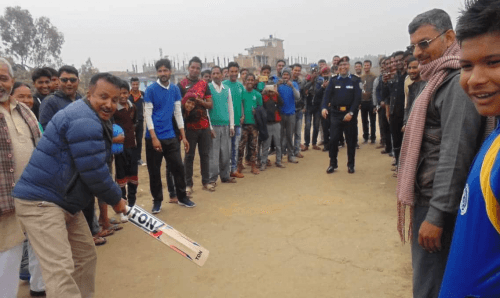 जनकपुर : सिडिओको ब्याटिंगमा एसपीले बलिंग गर्दा...