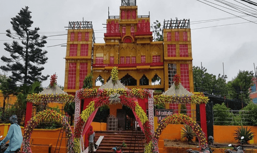 राजदेवीमा बोका ( खँसी) बलीको लागि रसिद काटिदै