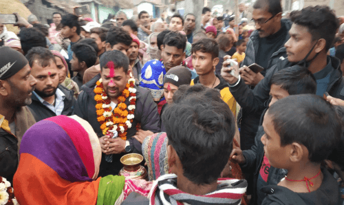 मृत्यूको मुखबाट बचेका उमेश १४ वर्षपछि आउँदा सिँगो गाउँ नै रोएपछि...