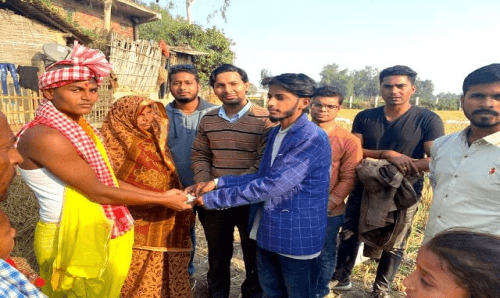 कलिलो उमेरमै बुवा गुमाएका साहलाई युवा फोरमहरुद्धारा २६ हजार सहयोग