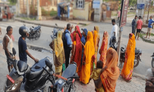 जनकपुरः मिटर ब्याजी यादवलाई पीडित महिलाहरुले गरे धुलाई