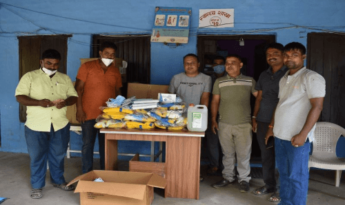 क्वारेन्टाइनमा रहेका गरिव परिवारलाई 'मिथिला वाइल्ड लाईफ ट्रस्ट' को राहत
