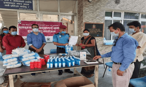 ईलाका प्रहरी यदुकूहालाई जन उत्थान केन्द्रद्धारा स्वास्थ्य समाग्री प्रदान