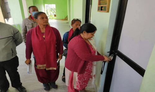 कार्यपालिकालाई ओभरटेक गरेको भन्दै अधिकृतको कार्यकक्षमा तालाबन्दी