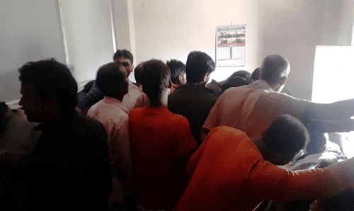 सिरहाः बिना सूचनाकै मलखाद्य वितरण, नातागोतालाई नियम तोडेर बोरैबोरा मल