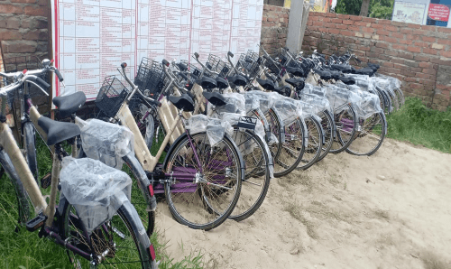 सिरहाका २१ विद्यार्थीलाई साइकल