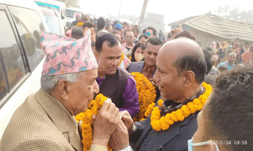 हुलाकी राजमार्ग भ्रमणमा रहेका नेता पौडेलले भने -'देश अनिर्णयको बन्दी हुनबाट जोगियो'