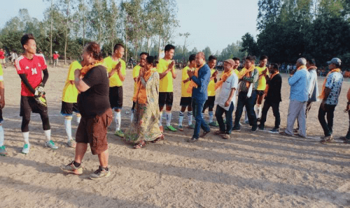 धनुषाधामः वडाध्यक्षको स्मृतिमा फुटबल प्रतियोगिता, प्रथम खेलमा धारापानी विजयी